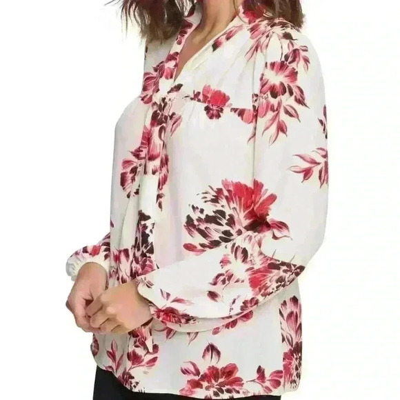 NWT🖤🌺Floral Long Sleeve Tie Neck Top - Picture 2 of 4